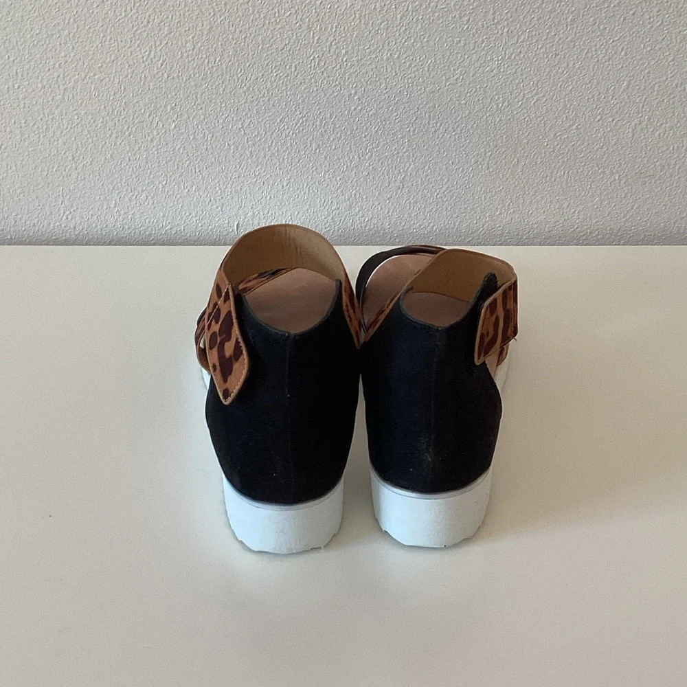 New WB Journee collection Leopard Print and Black Women's Sandals - Picture 3 of 5